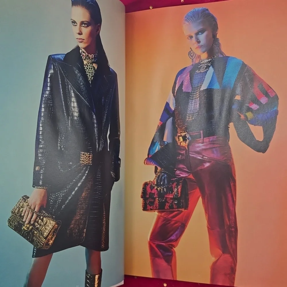 CHANEL Fashion Book Set with Black and White Covers‎